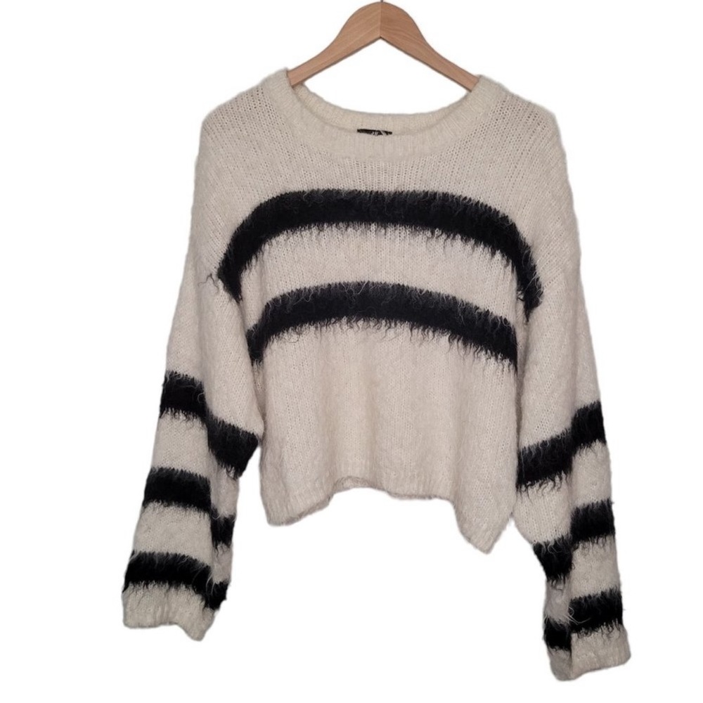H&M sweater extra small really soft very comfortable - Picture 3 of 8